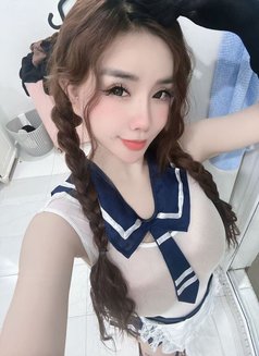 Lily - escort in Doha Photo 3 of 4