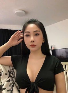 Lily - escort in Doha Photo 2 of 4