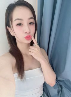 Lily - escort in Doha Photo 2 of 4