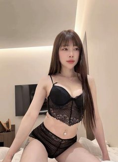 Lily - escort in Doha Photo 4 of 5