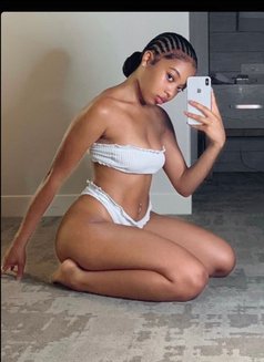 Lily - puta in Doha Photo 4 of 7