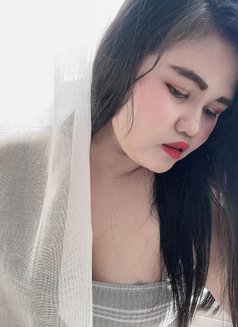 Lily - escort in Muscat Photo 1 of 4