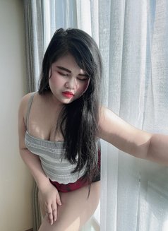 Lily - escort in Muscat Photo 2 of 4