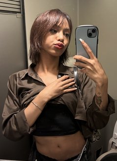 Lily Vaughen - Addictive GFE - Transsexual escort in Osaka Photo 21 of 30