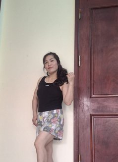 Lily - escort in Jakarta Photo 1 of 4