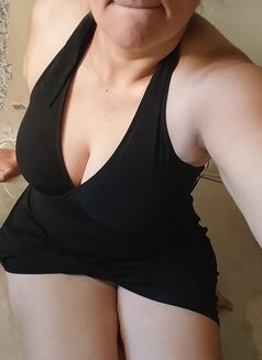 Lilyrose - puta in Kuwait Photo 1 of 1