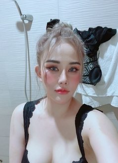 Lilyy - escort in Dubai Photo 9 of 12