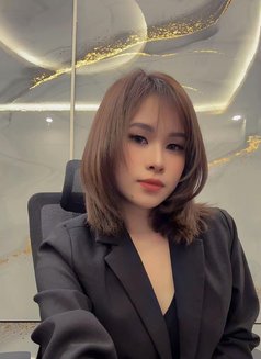 Lilyyyyyy - escort in Abu Dhabi Photo 2 of 10