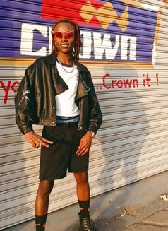 Lin - Male escort in Nairobi Photo 1 of 6