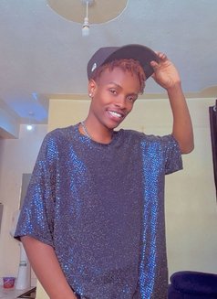 Lin - Male escort in Nairobi Photo 3 of 6