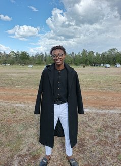 Lin - Male escort in Nairobi Photo 5 of 6