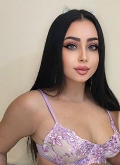 Lin - escort in Abu Dhabi Photo 4 of 8