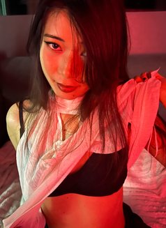 Lina - escort in Bangkok Photo 3 of 5