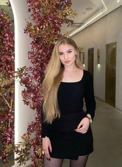 Lina - escort in Singapore Photo 1 of 5