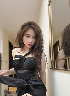 Lina - escort in Al Manama Photo 3 of 5