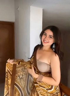 Lina - masseuse in Muscat Photo 2 of 5