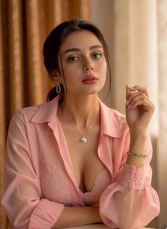 Lina - masseuse in Muscat Photo 3 of 5