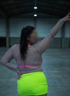 Lina Kapoor - puta in Noida Photo 2 of 4