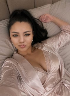 Lina - escort in Riyadh Photo 3 of 5