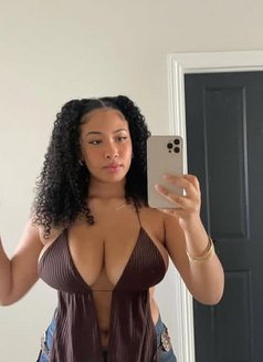 Lina - escort in Muscat Photo 1 of 3