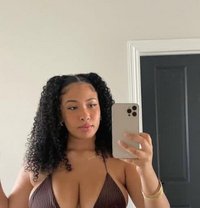 Lina - escort in Muscat