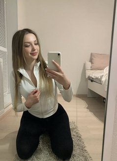 Lina - masseuse in Abu Dhabi Photo 6 of 7