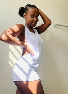 Lina Riyadh - escort in Riyadh Photo 3 of 7