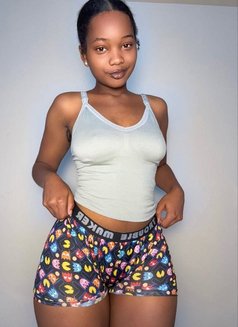 Lina Riyadh - escort in Riyadh Photo 4 of 7