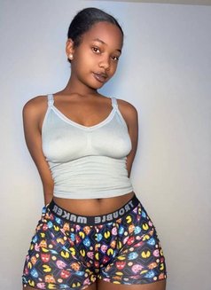 Lina Riyadh - escort in Riyadh Photo 5 of 7