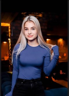 Lina - puta in Dubai Photo 1 of 10