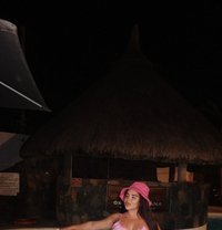 Lina - puta in Dubai Photo 1 of 6