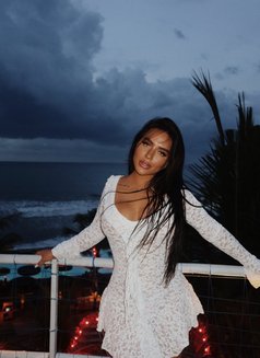 Lina - puta in Dubai Photo 4 of 6