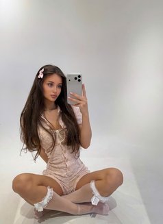 Lina - escort in Dubai Photo 1 of 5
