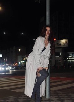 Lina - puta in Dubai Photo 5 of 11