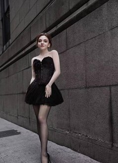 Lina - escort in Hong Kong Photo 4 of 5