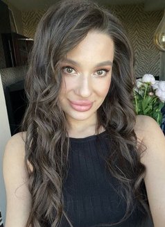 Lina - escort in Hong Kong Photo 7 of 9