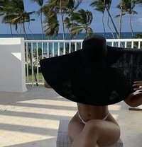 Lina - escort in Jeddah Photo 2 of 6