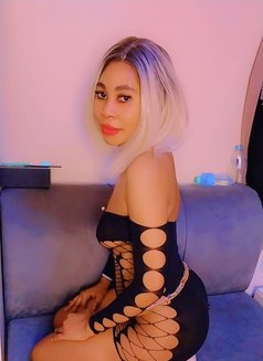 Lina - escort in Riyadh Photo 3 of 7