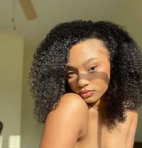 Lina - escort in Muscat