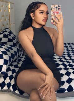 Lina - escort in Şalālah Photo 1 of 3