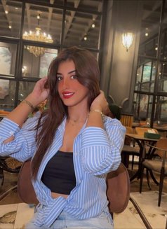 Lina - escort in Jeddah Photo 2 of 8