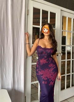Lina - escort in Doha Photo 2 of 4