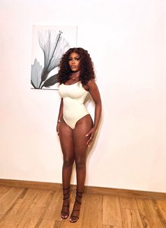 Lina - escort in Dubai Photo 4 of 6