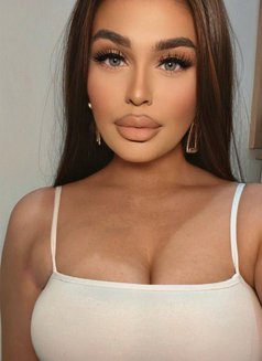 Lina - escort in Madinah Photo 5 of 6