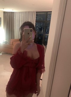 Lina - escort in Al Manama Photo 2 of 5