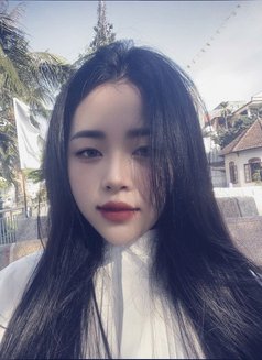 Lina - puta in Dubai Photo 1 of 4