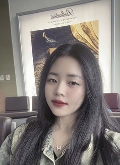 Lina - puta in Dubai Photo 3 of 4