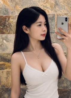 Lina - escort in Dubai Photo 3 of 6
