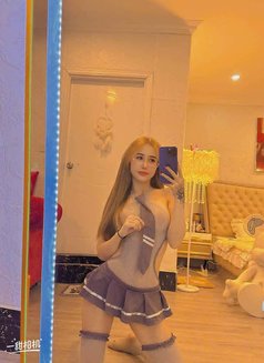 Lina - escort in Sharjah Photo 3 of 12