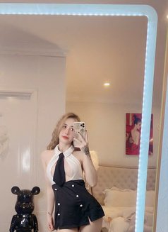 Lina - escort in Sharjah Photo 8 of 12